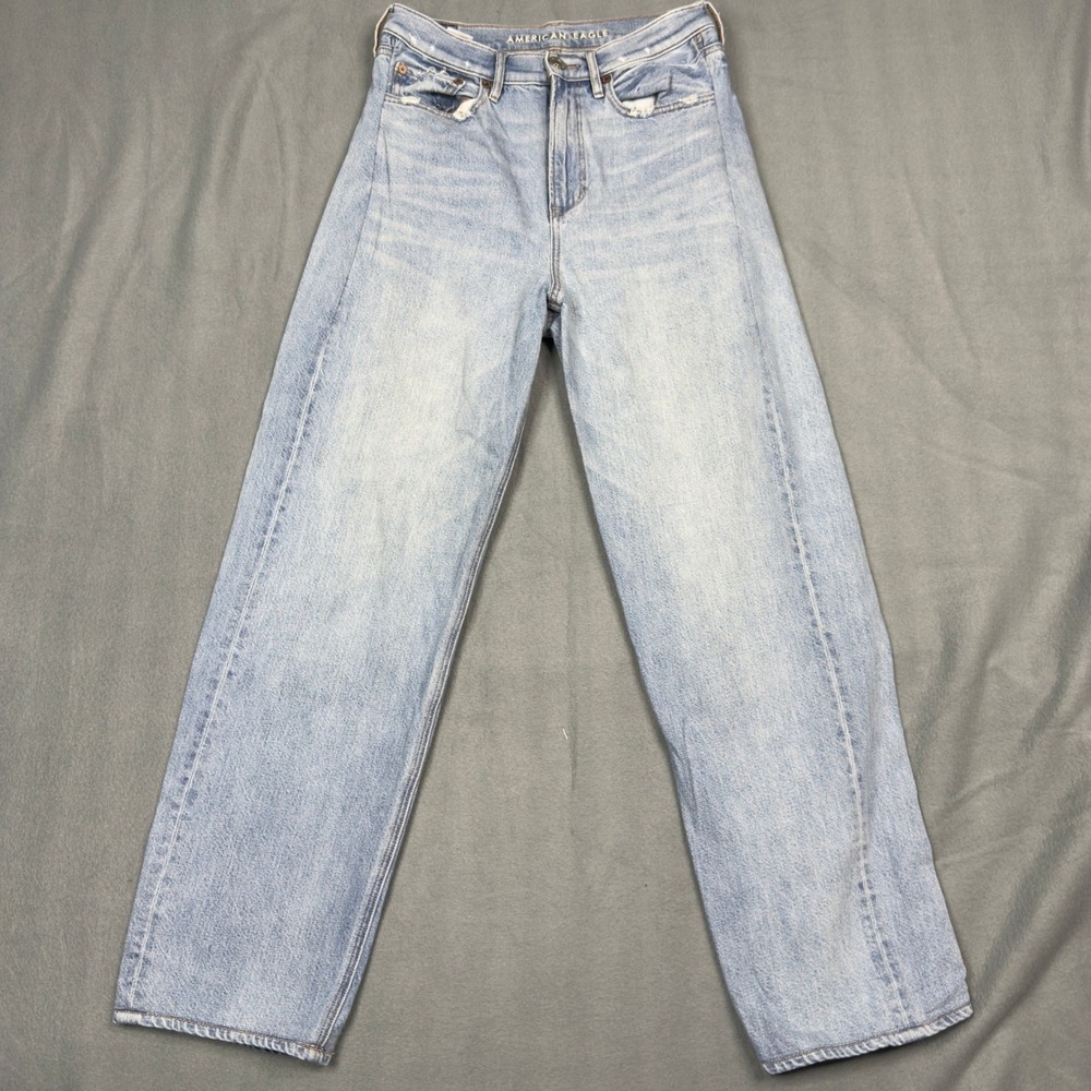 American Eagle High-Waisted‎ Wide Leg Jeans Size 4 Light Wash Blue Distressed